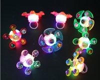 Bracelets lumineux à LED Bracelet lumineux pour enfants Bracelet à LED Jouet à toupie Anneau de montre pour Noël