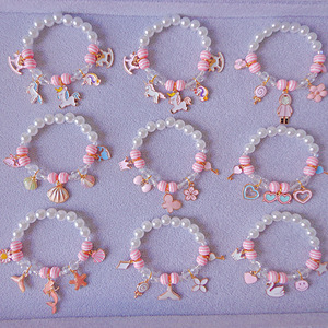 Bracelet Perles Licorne Mignon pour Enfants, Breloque Poney Rayé Rose, Bijou Fille pour Noël et Fêtes, Cadeau - Product Image 2