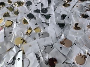 Mặt dây chuyền kim loại thép không gỉ khắc chữ tùy chỉnh, màu vàng, bạc, đồng - Product Image 4