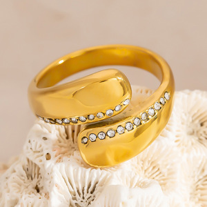 Bague géométrique plaquée or avec pavé de diamants, bijou unisexe tendance, bague pour l'index, style INS, cadeau - Product Image 1