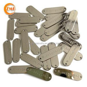 أفضل بيع عالية الجودة لامعة الذهب مطلي اثنين من الثقوب النحاس مخصصة شعار معدني التسمية للملابس لخياطة - Product Image 3