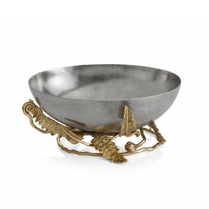 Bol de service en métal avec motif de feuilles dorées design, bol à salade, vaisselle, bol à nourriture, articles pour la maison et la cuisine - Product Image 1
