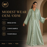 Ensemble Abaya Femme Personnalisé Noir Ouvert sur le Devant avec Bordure en Treillis Doré, Manches en Velours à Motifs Floraux et Robe Plissée Beige OEM
