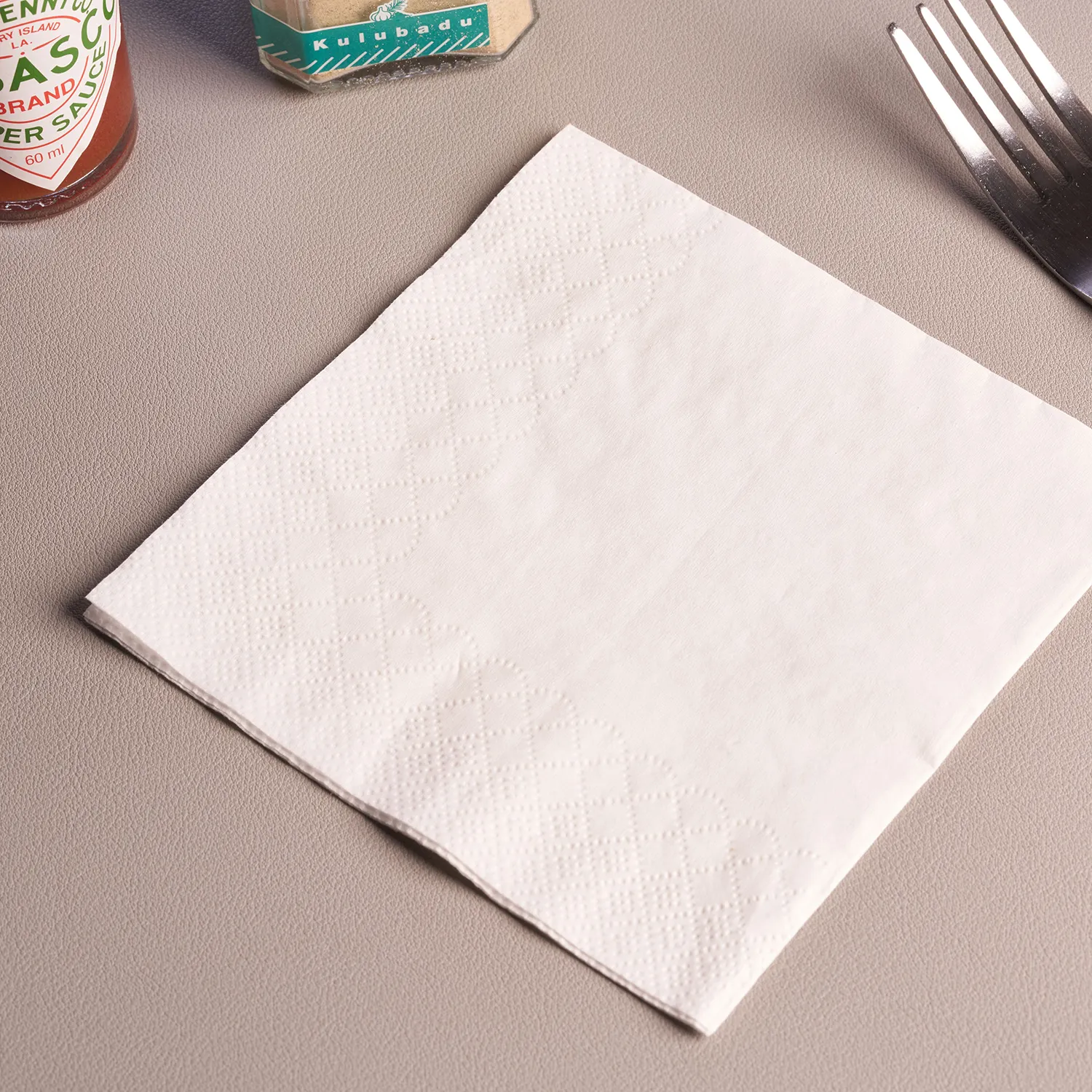 กระดาษทิชชู่เยื่อกระดาษ Customwood วัตถุดิบปลอดสารพิษตามธรรมชาติกระดาษทิชชู่คุณภาพสูงผ้าเช็ดปาก