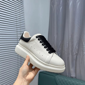 รองเท้ากีฬาลำลองพื้นหนาสำหรับผู้ชาย Alexander พร้อมสายรัดและพื้นรองเท้าหนา รองเท้าแฟชั่น Mc.Queen Alexander - Product Image 1