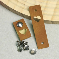 Étiquette créative en cuir PU en forme de cœur avec rivet, étiquette DIY pour vêtements tricotés, étiquette rétro faite à la main pour bonnet, accessoire de mode
