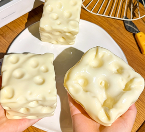 JY Vaselina Squishy Cheese, Vaselina Squishy Grande con Forma de Queso - Product Image 3