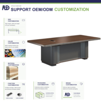 Table de réunion de bureau moderne, design carré, plateau épais, fente de gestion des câbles centrale, extrémités arrondies, placage bois