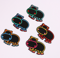 Écussons d'hippopotame brodés au design personnalisé accessoire de logo en tissu tissé thermocollant insigne de style à coudre pour chapeau sergé de transfert de chaleur