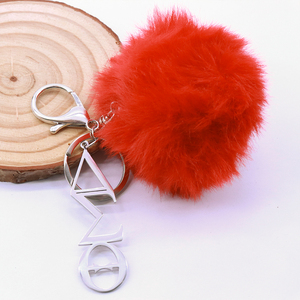 Venta al por mayor de moda <span class=keywords><strong>Delta</strong></span> Sigma Theta símbolo rojo pompón Furball decorado hermandad de mujeres llavero de acero inoxidable acento encanto colgante - Product Image 2