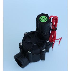 Válvula Solenoide de 1 Pulgada con Cuerpo de Plástico y Rosca Interna para Control de Agua en Sistemas de Riego y Refrigeración - Product Image 1