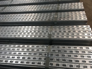 Profilés métalliques - Profilés en acier de type canal 41 mm 41x41 pour systèmes de support électriques et mécaniques - Product Image 3
