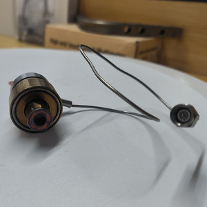 หัววัดเซ็นเซอร์เพียโซอิเล็กทริก Rosemounte OEM 08800-0250-0001 ของแท้ พร้อมมาตรฐาน IP67 สำหรับเครื่องวัดอัตราการไหลรุ่น 8800D - Product Image 3