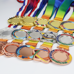 Medaglia Personalizzata Placcata Oro Nera con Nastro Rosso e <span class=keywords><strong>Bianco</strong></span> a Tema Sportivo per Promozione, Vendita Diretta dalla Fabbrica all'Ingrosso - Product Image 4