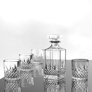Set Decanter e <span class=keywords><strong>Bicchieri</strong></span> di Alta Qualità per Vino e Whisky con 2 <span class=keywords><strong>Bicchieri</strong></span> Ritorti, 2 Cubetti XL per Whisky e Bottiglia per <span class=keywords><strong>Vodka</strong></span> - Product Image 6