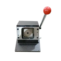 Machine à Fabriquer des Badges Carrés de Qualité Stable 50*50mm Incluant un Coupe-PVC et 100 Aimants de Réfrigérateur