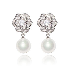 E3607 Pendientes colgantes de flores de oro blanco con perlas de imitación, joyería romántica para boda para mujer - Product Image 4
