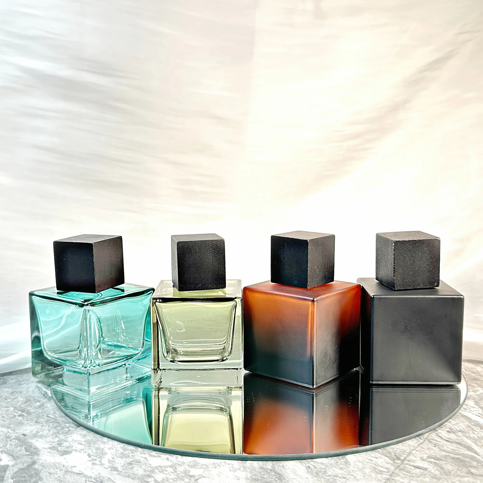High-end boş kare sprey parfüm cam şişe 30ml 50ml 100ml fabrika doğrudan tedarik