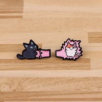 Broche en acrylique en gros, motif chat double câlinant, mignon, noir, calico, dessin animé, pour décoration de sac Ita, sac à dos, cadeau d'amitié