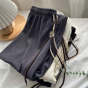 <span class=keywords><strong>Pantaloni</strong></span> <span class=keywords><strong>Donna</strong></span> in <span class=keywords><strong>Velluto</strong></span> <span class=keywords><strong>a</strong></span> <span class=keywords><strong>Coste</strong></span> <span class=keywords><strong>a</strong></span> Gamba Larga con Coulisse <span class=keywords><strong>a</strong></span> Vita Alta Stile Coreano <span class=keywords><strong>Pantaloni</strong></span> da Tuta Larghi Y2k Casual - Product Image 6