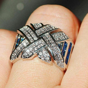 Anello da Donna T0718 in Oro Bianco con Diamanti e Zaffiro Blu Taglio Baguette, Colore D Naturale, Gioiello da Matrimonio - Product Image 1