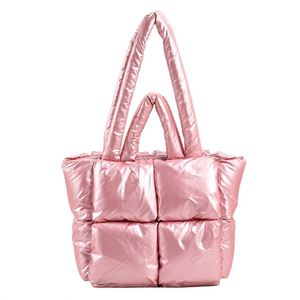 Sac fourre-tout matelassé en nylon imperméable de luxe léger avec rembourrage, sac à bandoulière pour femme et unisexe, idéal pour le shopping - Product Image 1