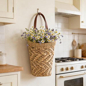 Jardinière suspendue artisanale en jacinthe d'eau, panier mural rustique tressé, porte-fleurs décoratif pour porte d'entrée, pour décoration intérieure bohème - Product Image 1