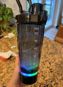 Venta al por Mayor de Botellas de Proteína Electrónicas Recargables por USB de 600ml/450ml, Ecológicas, con Tapa Personalizada y Etiqueta Privada - Product Image 2