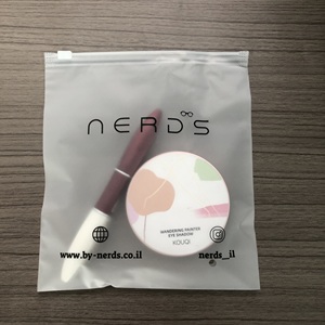 Bolsas con Cierre Hermético Personalizadas con Logotipo Negro - Bolsas Reutilizables Impermeables para Productos de Belleza - Product Image 1