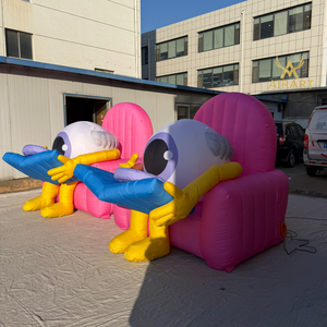 Mascotte Monstre aux Grands Yeux Assise sur un Canapé pour la Décoration de Fête de Cinéma - Product Image 4