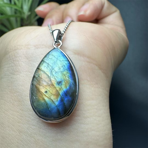 Bijoux <span class=keywords><strong>en</strong></span> cristal naturel <span class=keywords><strong>Pendentif</strong></span> <span class=keywords><strong>en</strong></span> <span class=keywords><strong>labradorite</strong></span> violette semi-précieuse <span class=keywords><strong>en</strong></span> <span class=keywords><strong>argent</strong></span> sterling 925 pour femme - Product Image 1
