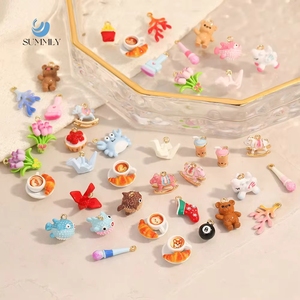 Charmes en alliage de bijouterie fantaisie zhiqu en gros, motifs dessin animé mignons : bouquet, poisson-bouffant, <span class=keywords><strong>origami</strong></span>, grue à café, pendentifs, motif goutte d'huile - Product Image 1