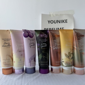 Love Spell Velnet Petels Pure Seduction Agua Kiss, Fragranza Floreale Victoria Secret per Donne, Lozione Profumata a Lunga Durata, Spray - Product Image 5