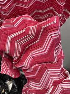 H-275 Abito Lungo Lavorato a Maglia Senza Maniche con Motivo Ondulato Colorato Stile Vacanza per Donne, Abbigliamento Femminile di Alta Qualità e alla Moda - Product Image 6