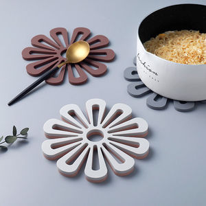 Silicone Flower Shape Heat Insulation <b>Mat</b> Non Slip Table Pad For Bowl Cup Nordic Style Modern Minimalist Design - Product Image 1