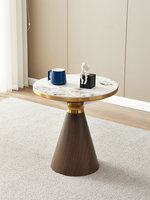 Table basse moderne minimaliste de luxe léger avec structure en acier inoxydable et plateau amovible aspect pierre pour chevet, salon ou côté canapé