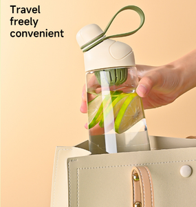Bouteille d'eau en plastique de luxe 600 ml 2026 avec infuseur à fruits, vente en gros, logo personnalisé, bouteille de sport transparente avec poignée et couvercle à paille - Product Image 5