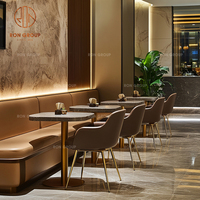 Meubles de café, de restaurant et de salon de thé, table carrée avec plateau en marbre gris, ensemble de chaises de restaurant et canapé en cuir véritable brun