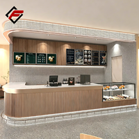 Conception créative de boutique de bubble tea et aménagement intérieur de café avec comptoir à thé au lait pour projets de design de café moderne