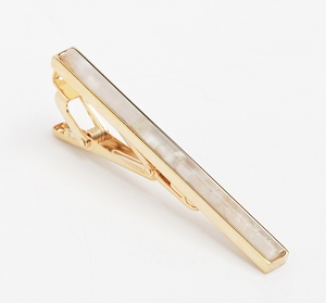 Pince à cravate en plaqué or 18 carats pour homme avec pierre précieuse Fengshui Agate blanche KCVDATR001 | Collection Tinh Vu | Fabriqué au Vietnam - Product Image 1