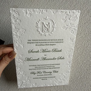 Invitation de mariage personnalisée avec impression vanille, bordure florale, monogramme artistique, papier coton, impression typographique - Product Image 1