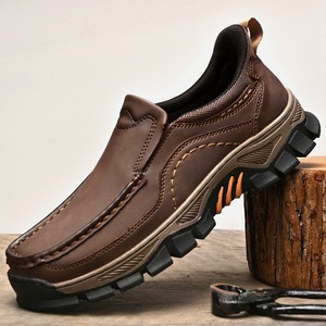 Mocassins rétro britanniques pour hommes, en cuir PU, chaussures décontractées à enfiler, semelle en caoutchouc, doublure en peluche, motif uni - Product Image 1