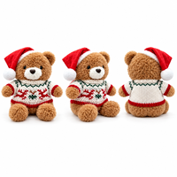 Ours en peluche de Noël fait main personnalisé avec un chapeau de Père Noël et un pull tricoté pour la décoration de la maison pendant les fêtes