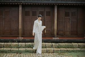 ชุดพิธีการผ้าไหมโบรเคดเวียดนามคุณภาพสูง ลายมงคลอายุยืน พร้อมผ้าชีฟองเนื้อนุ่ม KPP22 - Product Image 5