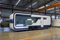 Maison conteneur futuriste personnalisée pour camping-car, fonctionnelle, pour le voyage, épurée, robuste, facile à assembler, alimentée à l'énergie solaire