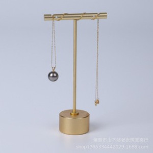 Pendentif en or 18 carats avec perle noire de Tahiti 10-11 mm, collier en perle d'eau de mer, fermoir simple, bijoux de luxe, accessoires de présentation - Product Image 3