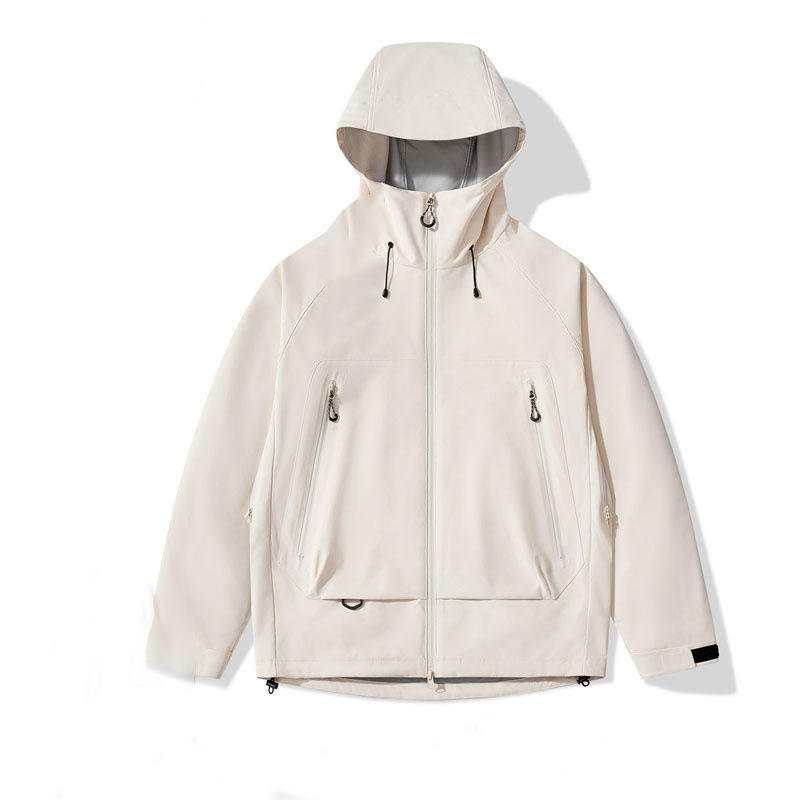 Uomini e donne con riso bianco