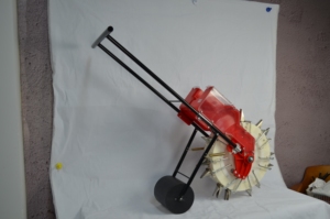 Petit Matériel Agricole : Semoir Manuel à Vendre - Product Image 4