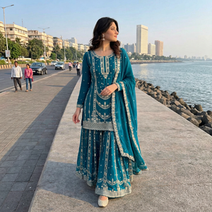Robe Sharara bleu paon richement brodée, tenue de mariage indienne pour invitées, costume de réception Sangeet - Product Image 1