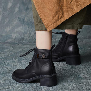 Bottines d'hiver rétro en cuir véritable faites à la main à bout rond confortables à talon carré pour femmes, bottines à talon chaton pour femmes - Product Image 4